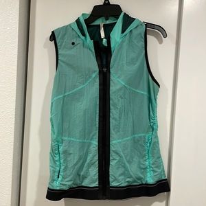 Fabletics Womens Teal Kennedy Nylon Hooded Windbreaker Full Zip Vest Size Large